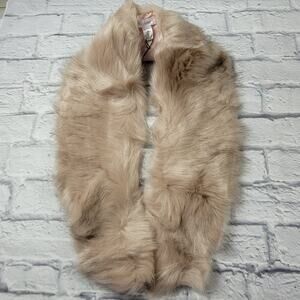 Mob Wife NWT Faux Fur Collar from Sole Society in Blush
